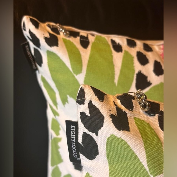 EIGHT-MOON Brand 16x16” pillow set! NWOT
DOWN FILLED, high end pillows! - Picture 3 of 6